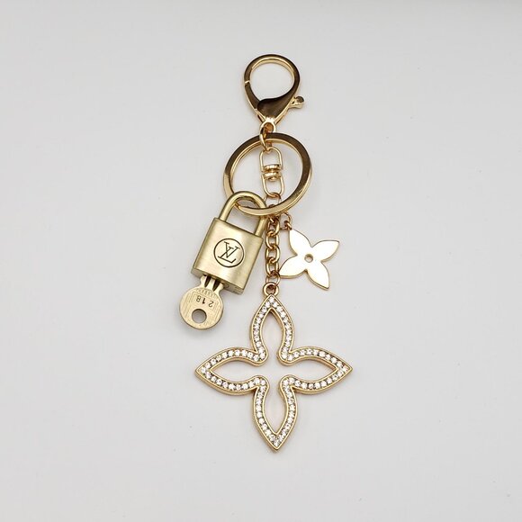 Authentic Louis Vuitton Lock & Key with Unbranded Clover Charm, Keychain 021226 - Picture 7 of 10